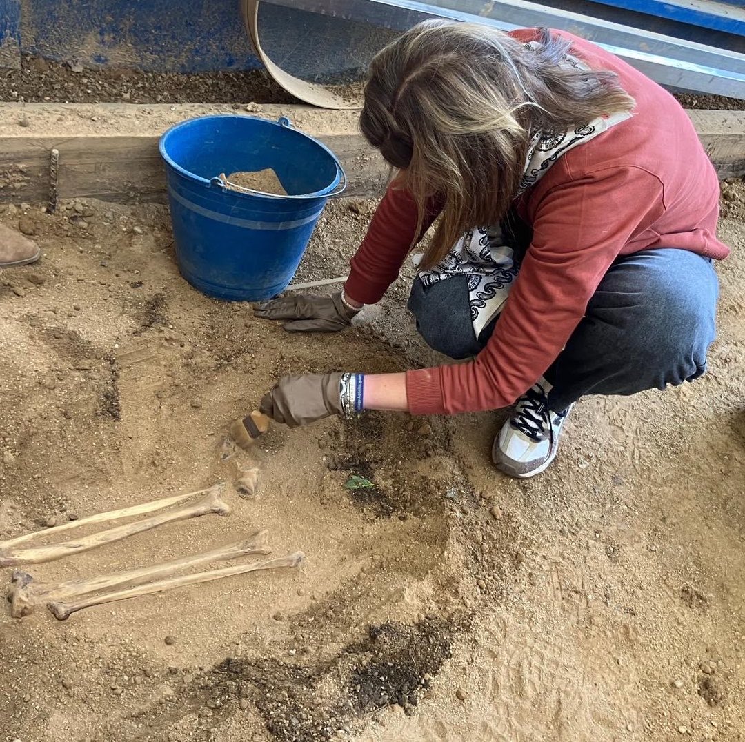 eneko70's tweet photo. 🦴🦴🦴 🔎 curs pràctic d’Arqueologia forense per els professionals de l’#IMLCFC al @macarqueologia. 
Dins de la formació anual per a l’#IMLCFC organitzada pel @cejfe #antropologiaforense https://t.co/azvKQnVjSG