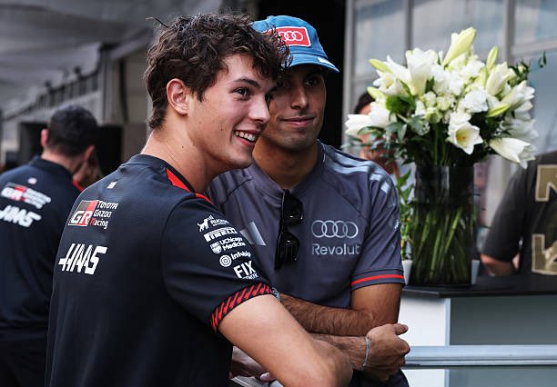 PortalBortoleto's tweet photo. 📸 | Bortoleto e Bearman não sabendo o que é espaço pessoal quando estão juntos ✨ https://t.co/r4oLdpetsF
