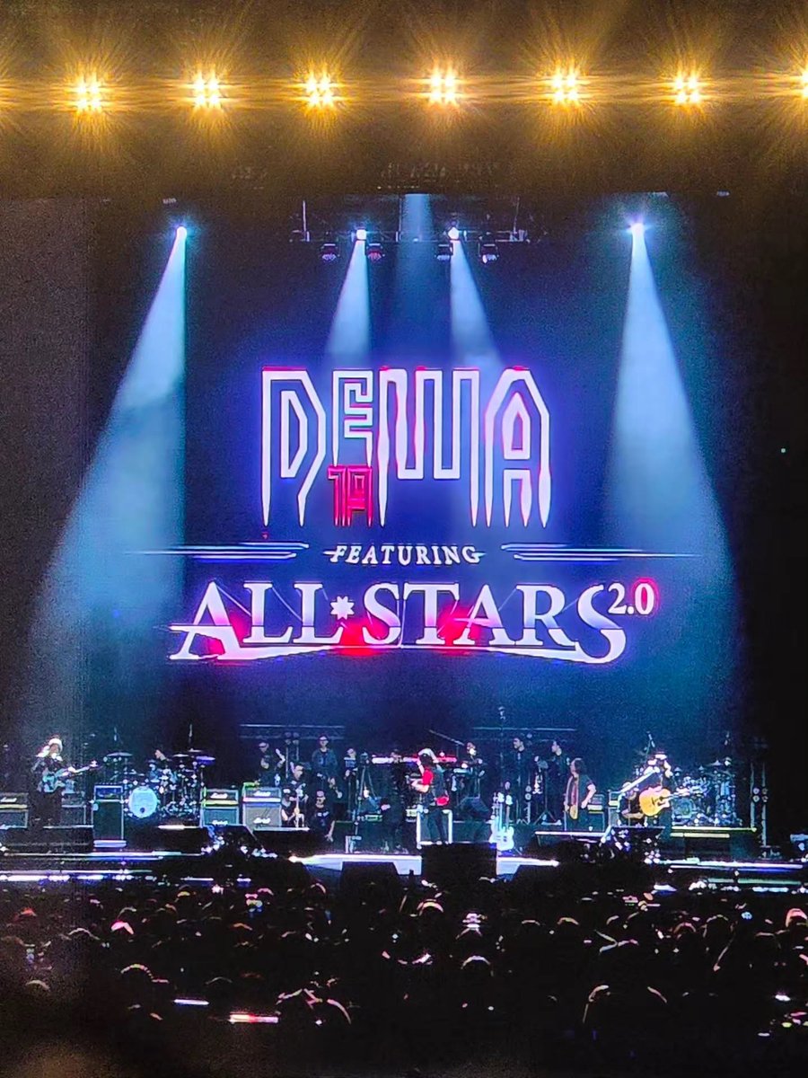 jhenifferluiz's tweet photo. Konser Dewa 19 featuring All Stars 2. 0 di GBK Senayan, 6 Sep 2025, seru. Namun, lebih mantap jika Dewa tampil penuh tanpa bintang tamu rocker senior. Virzha, Ello, dan Ari Lasso tetap terbaik. https://t.co/m9yY4MOqD0
