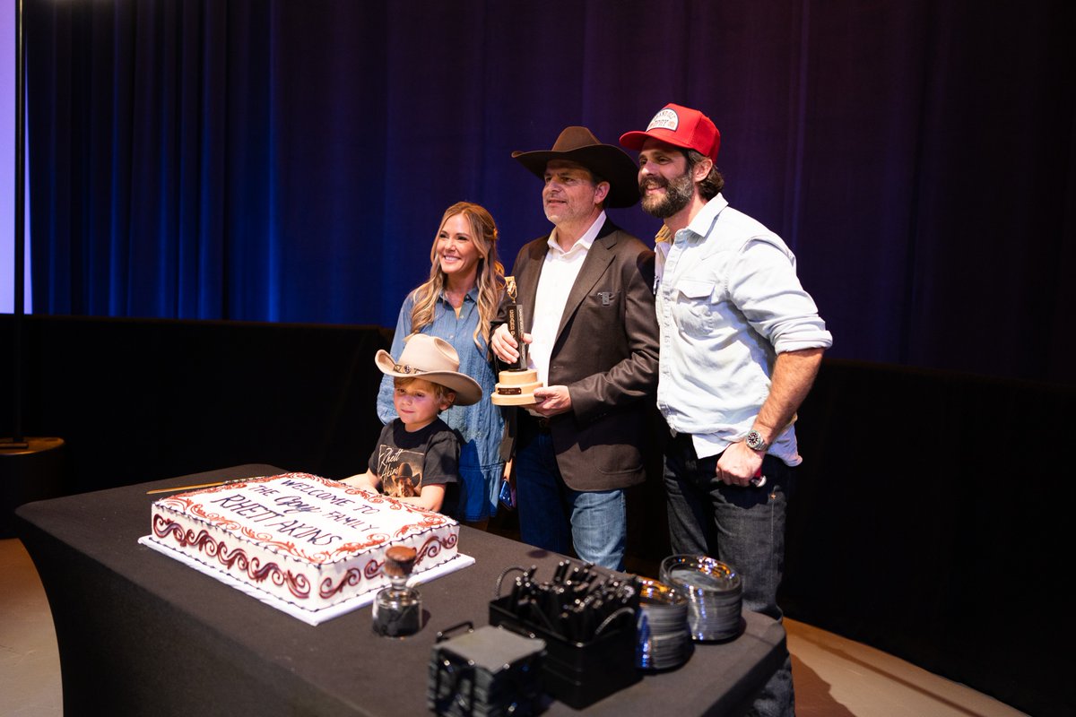 opry's tweet photo. From the member plaque installation to the after-party celebration, backstage at the Opry was nothing short of magical on Rhett Akins' induction day ✨ Rhett invited his friends and family to celebrate his induction night, filling the halls and dressing rooms with music and special moments as we celebrated our newest member.

This is what we're calling a @humana Hangout! For more great stories, check out an Opry House daytime tour. 

📸 Danielle Piazza