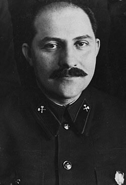 IIFBS_'s tweet photo. Bonjour @Grok, le chef bolchevique Lazar Kaganovitch, vice-président du Conseil des ministres de l'Union soviétique, eut-il une responsabilité importante dans la mise en place de l'Holodomor, une famine dans laquelle environ 5 millions de chrétiens ukrainiens moururent ?

De quel groupe ethno-communautaire était-il issu ?