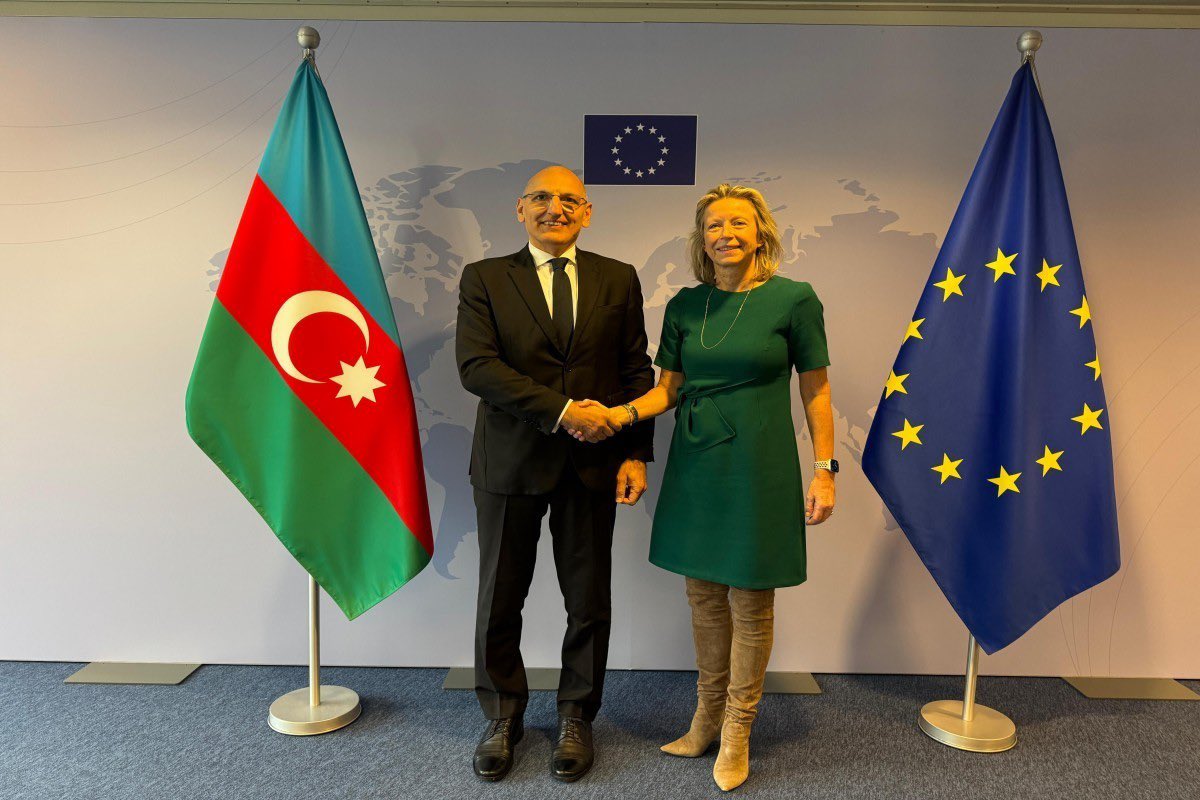 AZMissionEU's tweet photo. Representative of the President of the Republic of Azerbaijan on Special Assignments Elchin Amirbayov met with senior EU officials during his visit to Brussels
https://t.co/91bkoOVp7G https://t.co/pXkhZjQ6cK