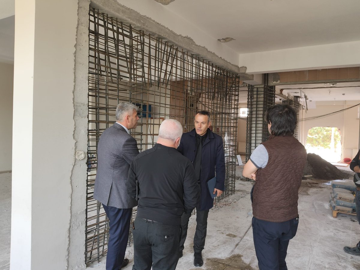 AlacaMem's tweet photo. Milli Eğitim Müdürümüz Emrullah ŞAHİN, İl Milli Eğitim M. İnşaat Emlak Şube Md. Müslüm KILIÇ,Çevre ve şehircilik il Şube Müdürü Zafer ŞAHİNER ekibiyle yapımı onarımı devam eden Öğretmenevimizde incelemelerde bulunuldu
@tcmeb
@Yusuf__Tekin
@Corum19MEM
@CemilCaglar60
@emirsahin6133 https://t.co/flzELWxz8Y