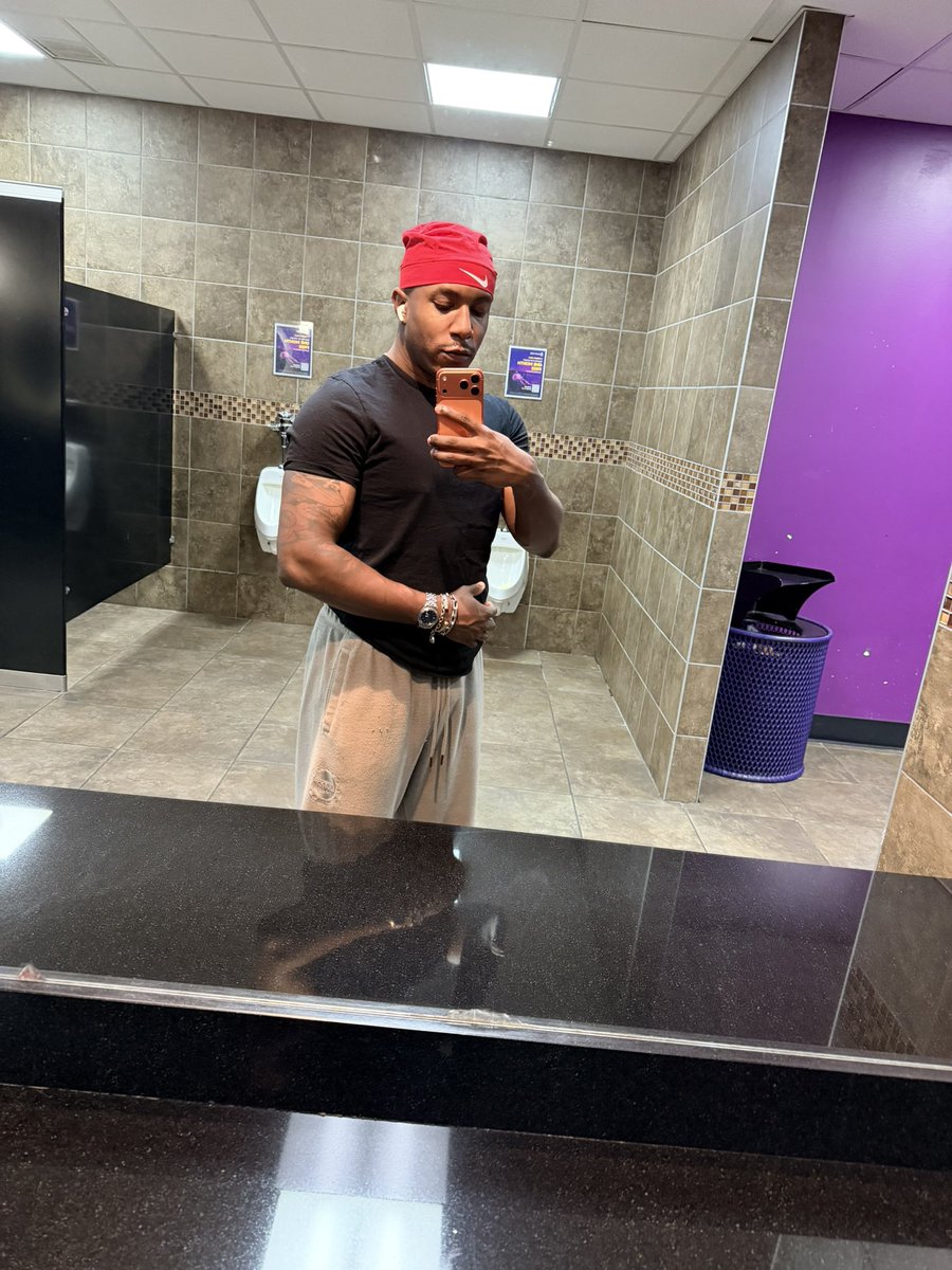 TweetsWithWin's tweet photo. Gym bod coming through. https://t.co/qjA4bpTyqY