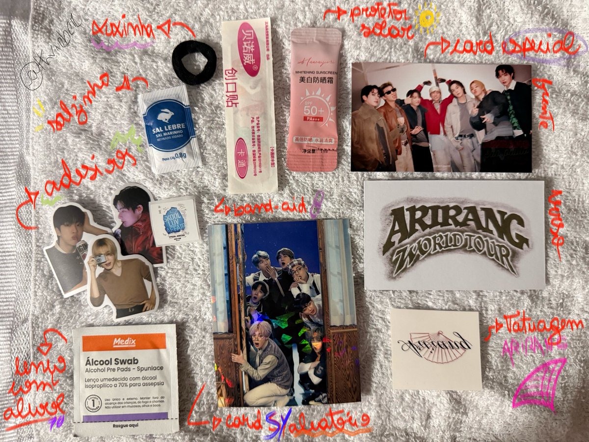thvieber's tweet photo. meu kit brindezinho que vou distribuir na fila 💝 finalmente entrando na bts week! https://t.co/PFBTfI1yLE