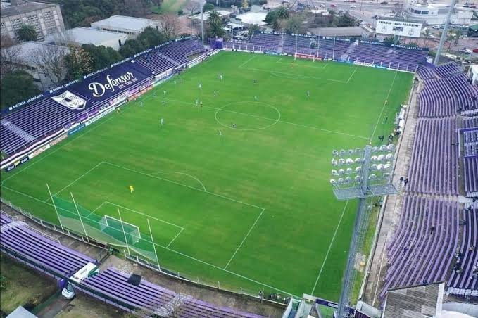 parrinaghi's tweet photo. 🚨 MONTEVIDEO CITY TORQUE GESTIONA LA ASISTENCIA DE 25 PERSONAS PRIVADAS DE LIBERTAD ANTE CERRO

➡️ El club, junto a la Fundación “City en la Comunidad” y el proyecto “Twinning Project”, tramita ante el Ministerio del Interior, el INR y la Justicia la autorización para que asistan al partido del domingo 25 de octubre en el Franzini.

➡️ Serán trasladadas bajo custodia, ingresarán por el acceso de ambulancias y ocuparán un sector delimitado de la Tribuna 6 de Agosto (símil Tribuna Colombes), donde permanecerán vigiladas durante todo el encuentro y hasta su retiro del estadio.

@CarveDeportiva