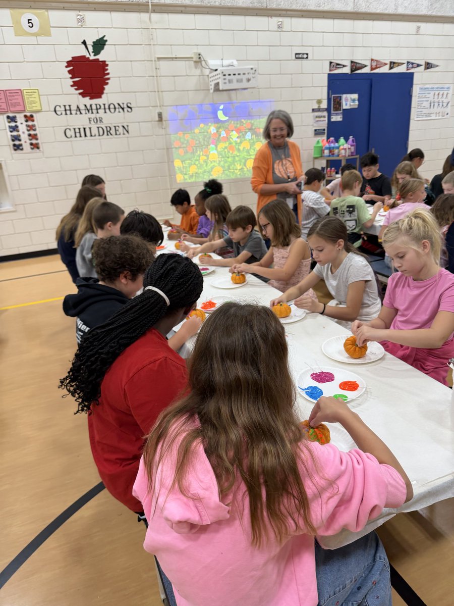 LLawrenceElem's tweet photo. 1st Quarter PBIS Celebration!! Lots of fun painting our pumpkins!!  #PBIS #BPS #MissionPossible https://t.co/woYByJFel1