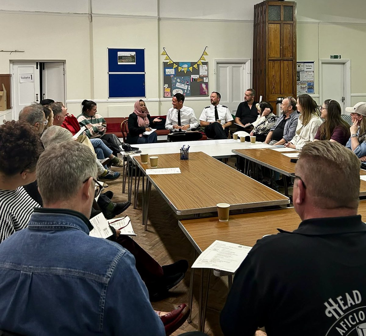 StephenMorganMP's tweet photo. Everyone loves Albert Road, but more needs to be done to make it safer and cleaner. 

That’s why my latest action to bring people and authorities together to improve visiting, living or working on the street and local area was to host a summit to agree an action plan with the police. 

Thank you to all local businesses that came along to share concerns and agree practical next steps.