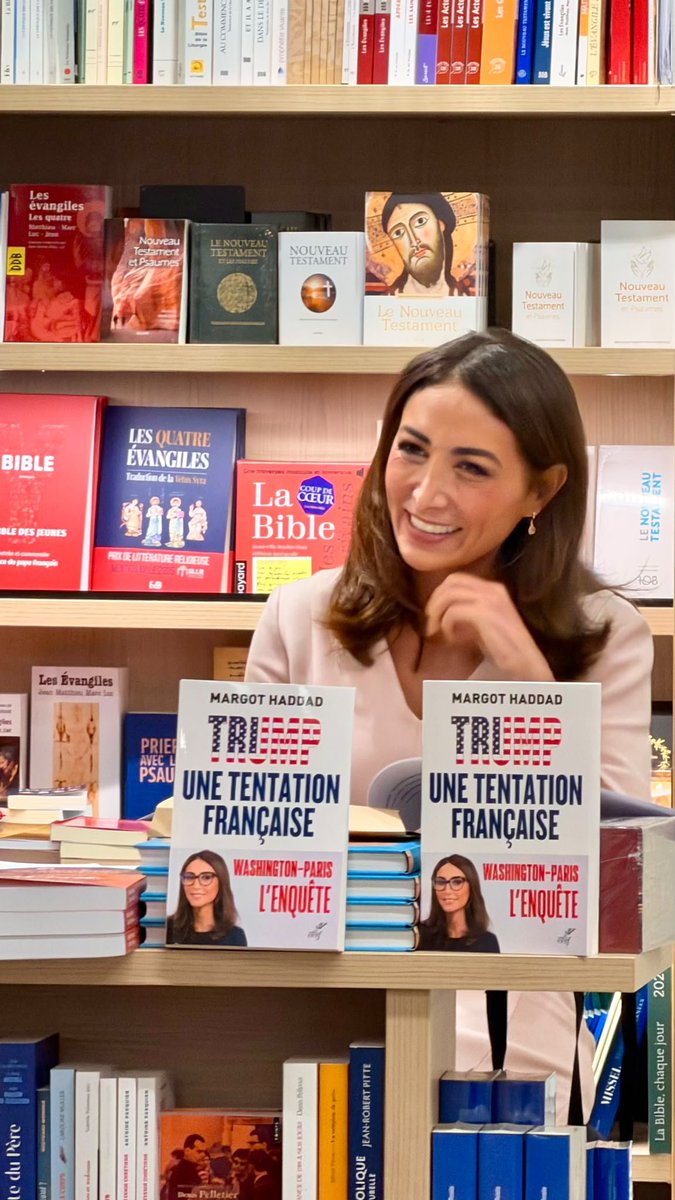 NaomiHalll's tweet photo. Bravo @margothaddad !

Très belle soirée de lancement ce soir à 
@laprocure de "Trump, une tentation française" publié aux @EditionsduCERF🍀 https://t.co/PLmEqeyBZL