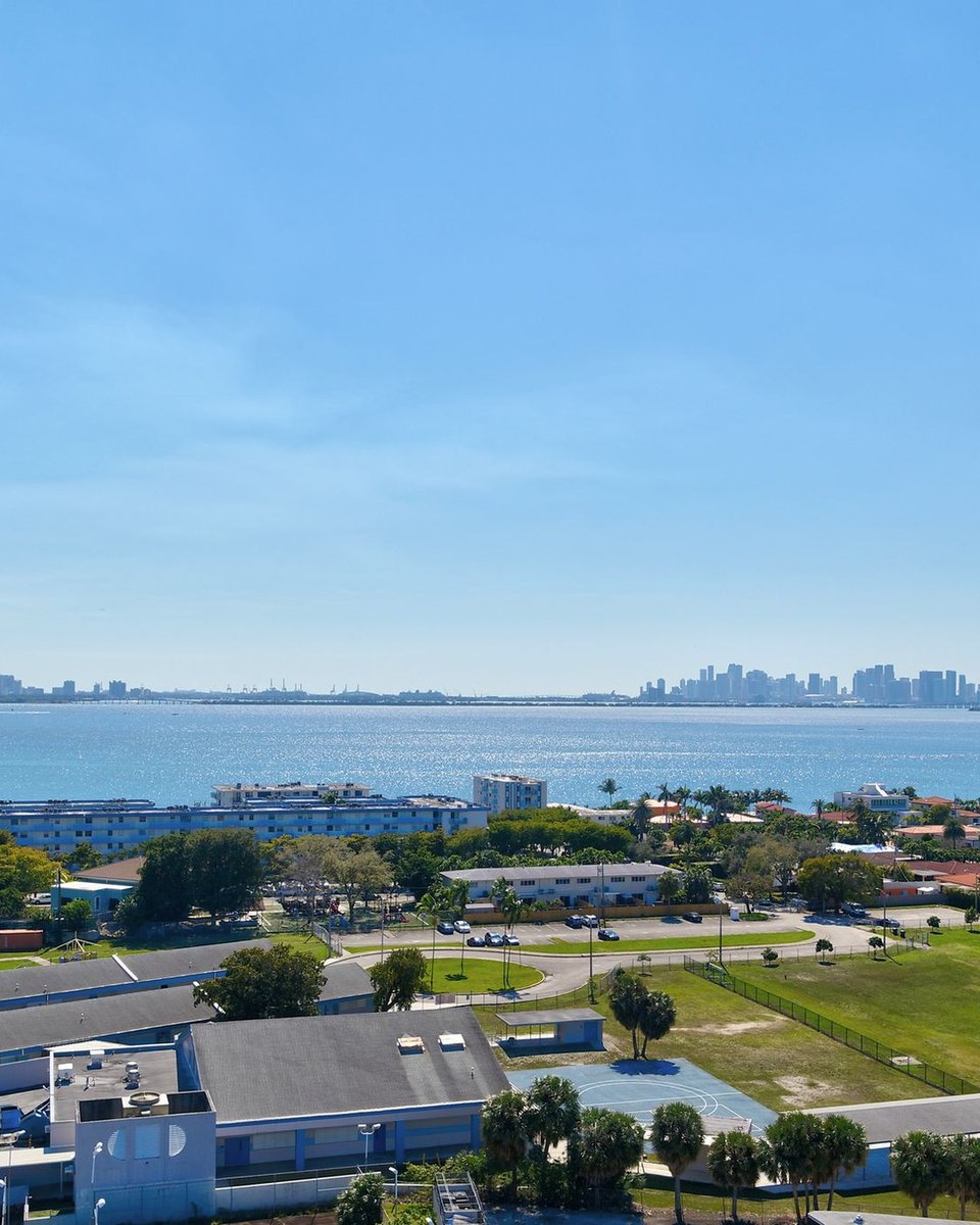 RealtybyRicardo's tweet photo. New construction in North Bay Village 🌴 Residences from the $600s - studios to penthouses. Developer incentives, leaseback program on select units. Pool deck, spa, bay views. Prices &amp; floor plans by DM only. - Ricardo Ildefonso, Realtor #MiamiRealEstate #InvertirEnUSA https://t.co/dUJyMnDDh4