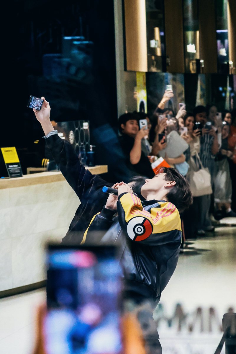vikqhw's tweet photo. 为了不挡到后面的粉丝，这样子也太可爱了吧

#copterbank #coptern #bankartit 
#CopterBankxFANDOMFANFIC https://t.co/P3P9icl1zj