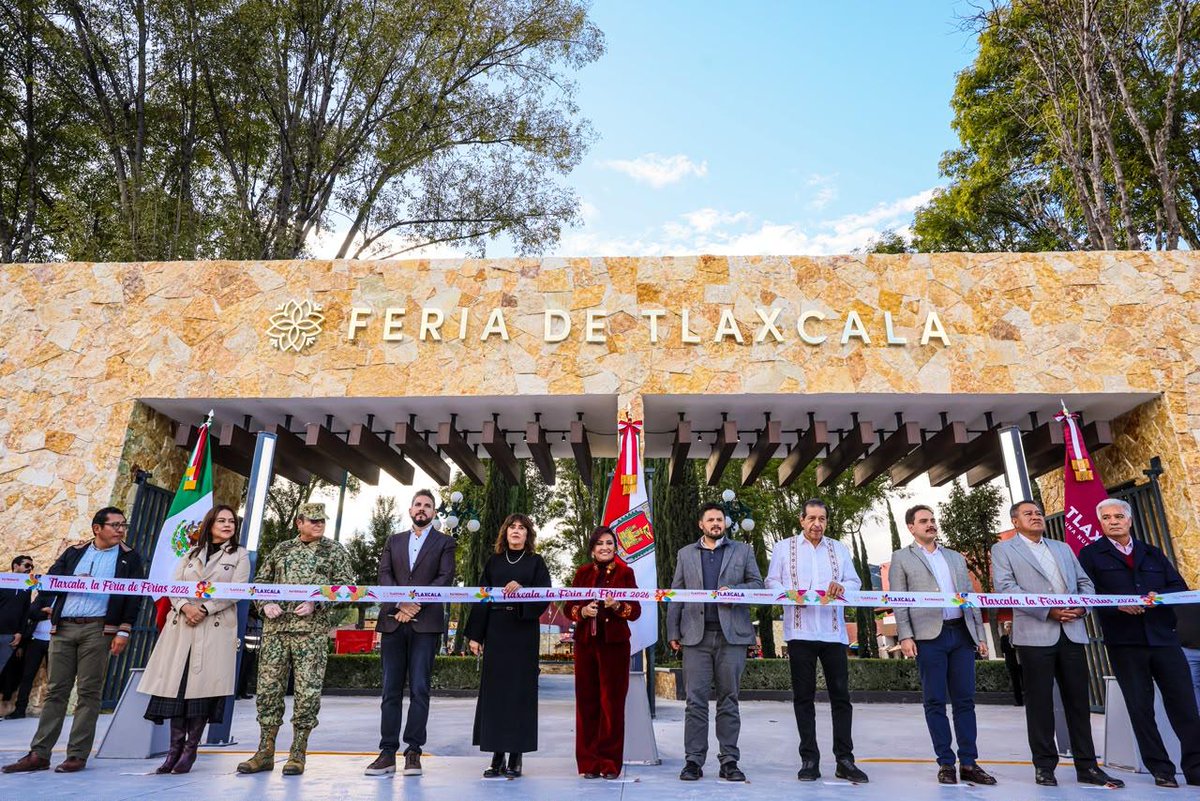Sebas_RM's tweet photo. Un honor acudir a Tlaxcala con la encomienda de nuestra Presidenta, la dra. @Claudiashein, para acompañar al pueblo tlaxcalteca y a la gobernadora @LorenaCuellar en la inauguración de "Tlaxcala, Feria de Ferias 2026".

Llegué con dos encargos muy claros desde el Gobierno de México:

1️⃣Para las y los tlaxcaltecas: que disfruten al máximo este espacio público renovado y rehabilitado con recursos del pueblo y para el pueblo. ¡Es suyo!

2️⃣ Para la gobernadora Lorena Cuéllar: todo el cariño y reconocimiento de nuestra Presidenta. Tlaxcala tiene en Lorena a una gobernadora ejemplar, que demuestra todos los días que gobernando con honestidad se dan resultados reales a la gente.

¡Enhorabuena por esta gran fiesta! Que viva la Feria de Ferias y que viva Tlaxcala. 🇲🇽