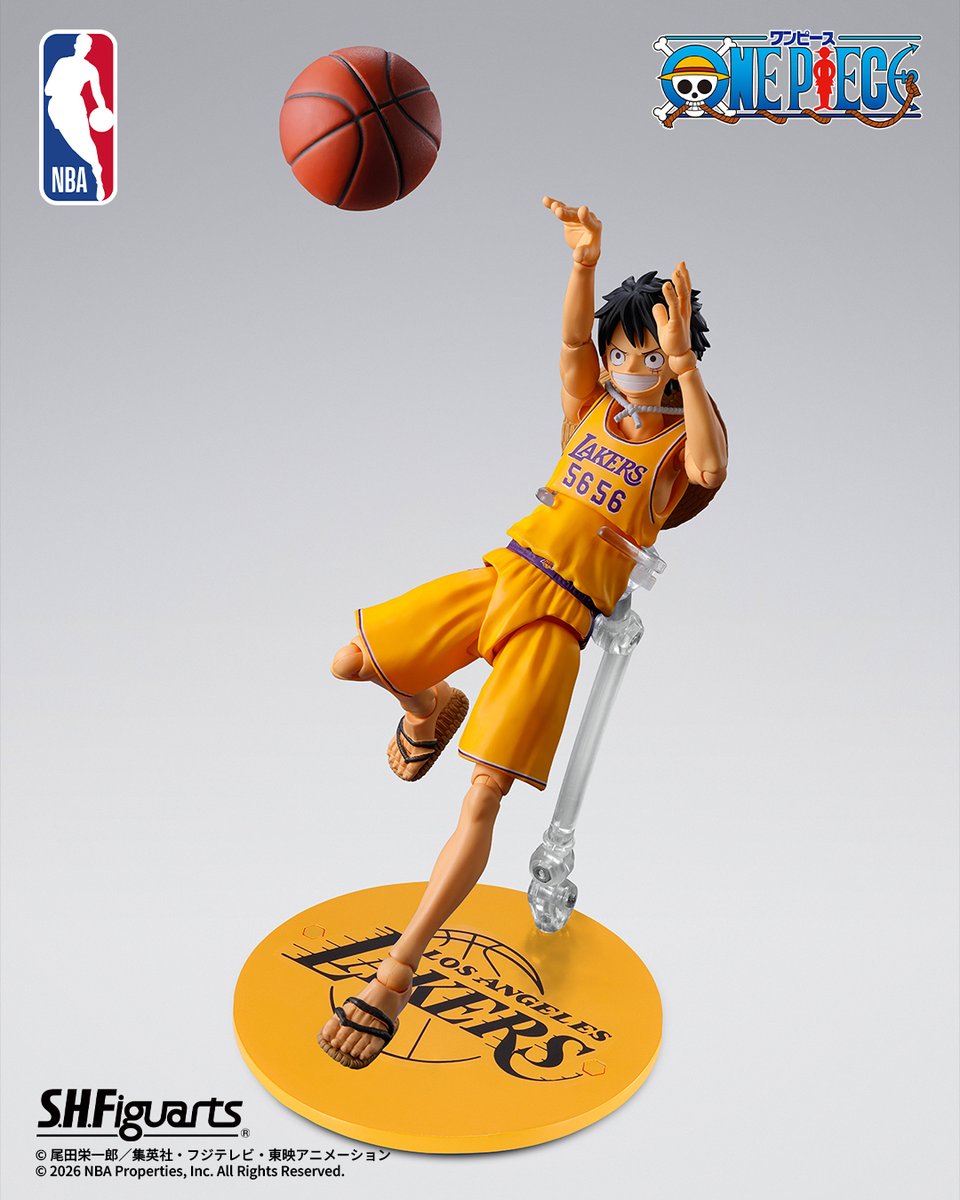 t_features's tweet photo. 【今週の新商品】

「S.H.Figuarts ONE PIECE×NBA モンキー・D・ルフィ -LOS ANGELES LAKERS ver.-」が
一般店頭にて10月24日(土)新発売！
📋商品詳細→ https://t.co/r0tQoVtpaa

チームロゴが入った専用の台座が付属し、様々なアクションでディスプレイが可能！
#t_shf #ワンピアーツ #ONEPIECE https://t.co/v0oa3619DM