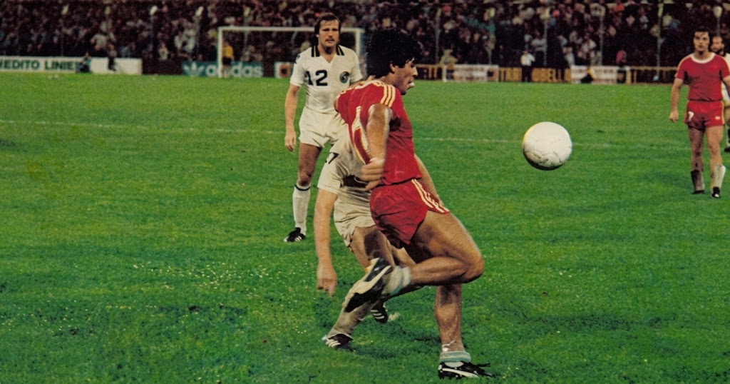 aaajarchive's tweet photo. Argentinos Juniors 1 - 2 New York Cosmos
"Maradona vs Beckenbauer"

Estadio "José Amalfitani"

21/3/1980 https://t.co/9XfC9zzV3V