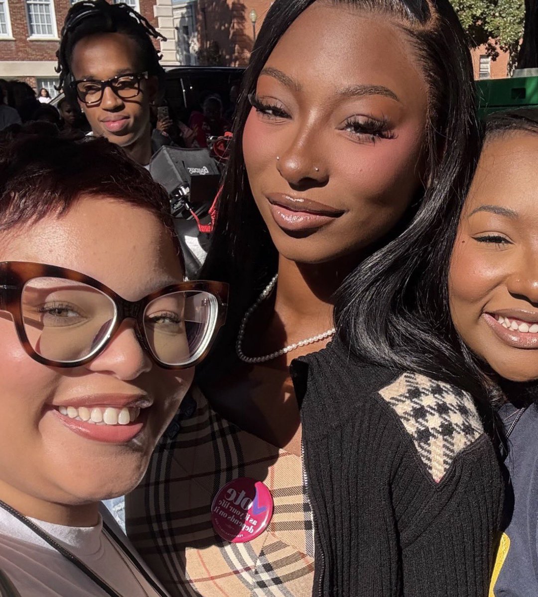 ej_1728's tweet photo. The people’s Princess. The iconic shit you have done today speak volumes. Not only did you walk with us to the poles, you very clearly stated your stance on voting and encouraged so many young voters to get out and exercise their vote. You are a trailblazer Trinity Truly ! https://t.co/3ycEmsrHv5