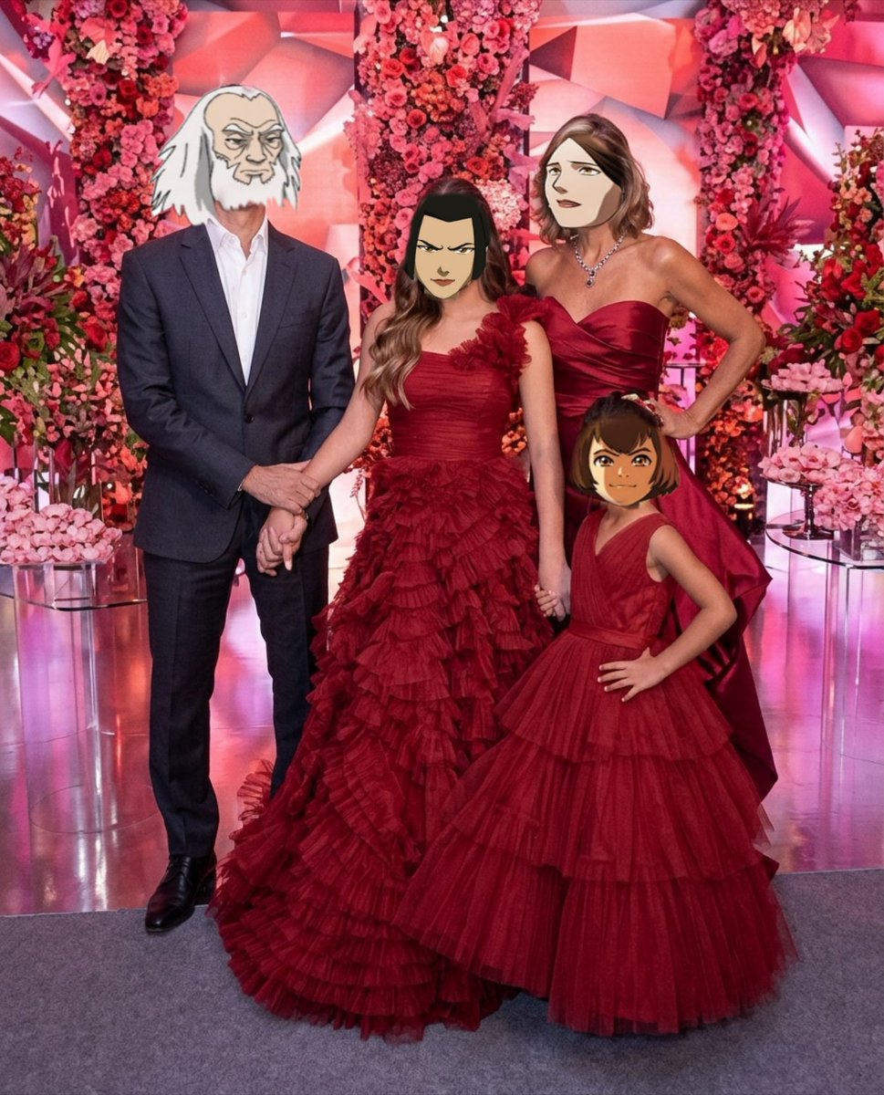 AcervoRoku's tweet photo. Foto estática,festa de 15 de Azula,sem o zuko,com seu bisavó o maior avatar de todos os tempos Roku, sua mãe Ursa e sua irmã Kiyi. https://t.co/oR6iAOGjTN