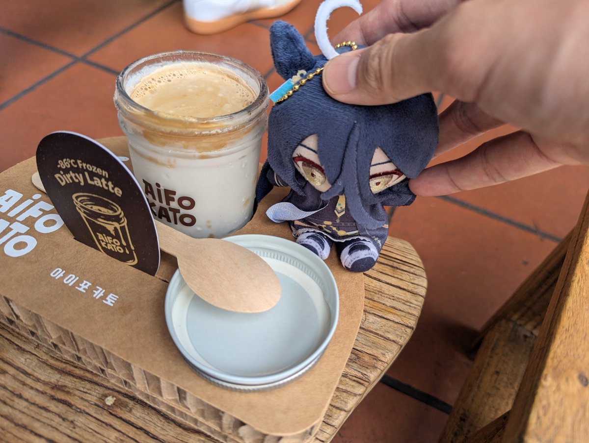 Mina_linsky's tweet photo. Dirty Latte for Cafe. Was not bad. Maybe she'll try the Affogato next https://t.co/SonsOXRgxS