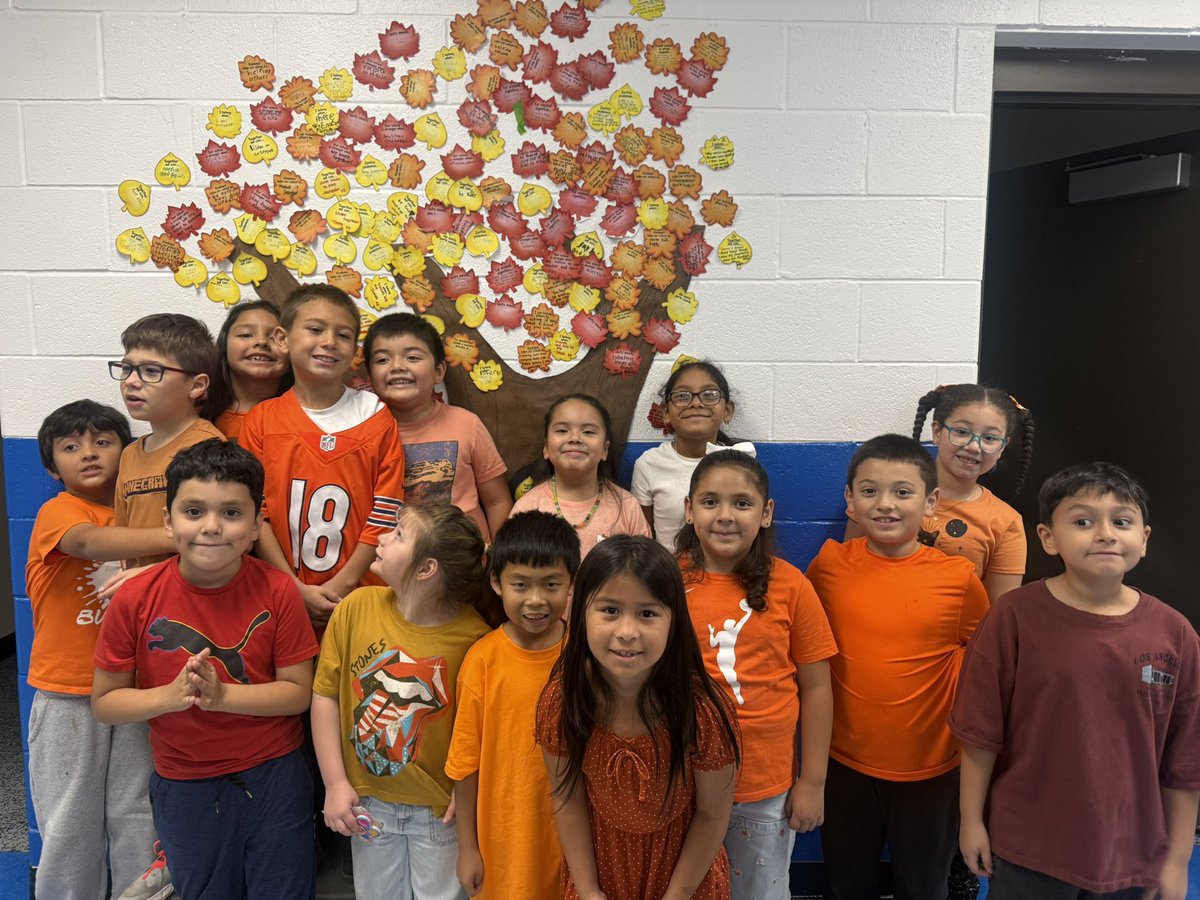 Ms_Bazz's tweet photo. Just some really amazing @PanthersD100 kiddos adding kindness ideas to our Kindness Tree! What a proud principal I am! #UnityWeek #teampershing https://t.co/oBhBgxUNki