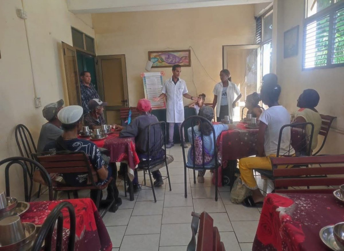 JavierNico29985's tweet photo. El servicio de los consultorios juega un rol fundamental en la atención integral de las familias y los adultos mayores. Espacios de confianza donde la prevención, el diagnóstico y la educación para la salud se unen en beneficio de todos. 💙🤝
#AtenciónPrimaria #SaludParaTodos https://t.co/90zPki4aH0