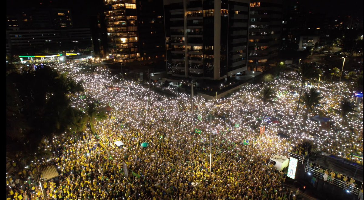 tocomleonardo's tweet photo. Alagoas mostrou seu amor à família Bolsonaro!

Muito obrigado por sua presença. @CarlosBolsonaro !!! https://t.co/Ik0sPuAilg