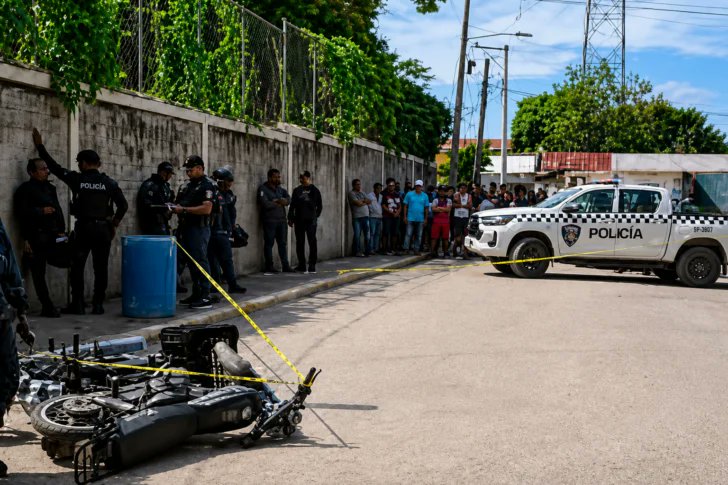 acentodiario's tweet photo. Un sargento de la Policía Nacional, identificado como José Ramón Henríquez Mejía, de 29 años de edad, falleció la tarde de este miércoles, tras ser herido de bala en un incidente ocurrido en el distrito municipal La Canela, en Santiago.

🔗https://t.co/FPBmiIpGqn #Acento https://t.co/iYmQmx5VIT