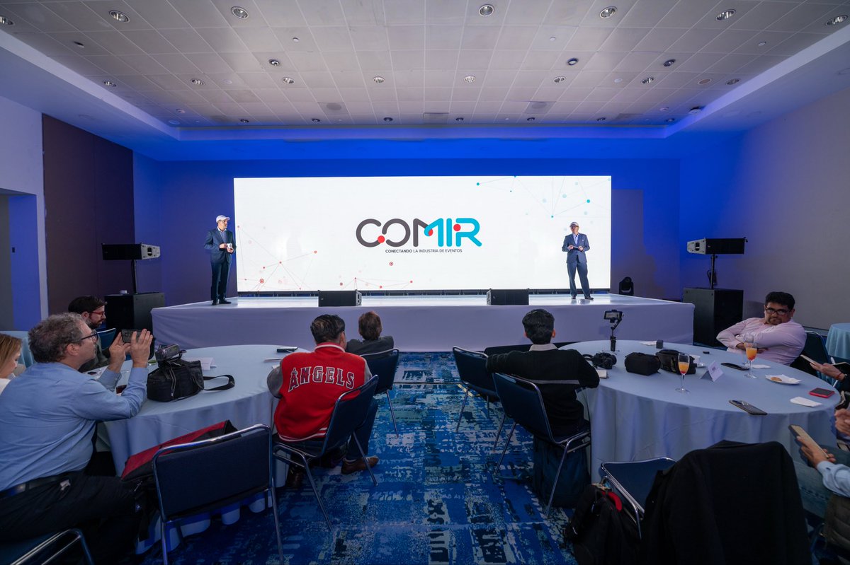 COMIR_'s tweet photo. Cumplimos 10 años conectando: Hoy inicia una nueva era para la industria de reuniones y eventos en México.

En el marco de nuestro décimo aniversario, presentamos la nueva identidad visual de COMIR, encabezada por nuestro presidente, Luis Díaz, y Fernando Famanía, presidente de PCMA Capítulo México.