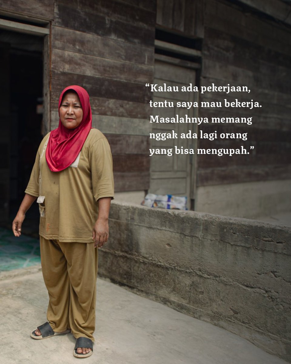 projectm_org's tweet photo. Di Gampong Pante Kera, keadaan warga tak jauh berbeda. 

“Kalau ada pekerjaan, tentu saya mau bekerja. Masalahnya memang nggak ada lagi orang yang bisa mengupah. Kebun warga rusak, kebun Mamak tinggal sedikit, dan usaha lain juga nggak jalan. Sekarang saya nggak punya penghasilan.”

https://t.co/XB0yFhc8ol