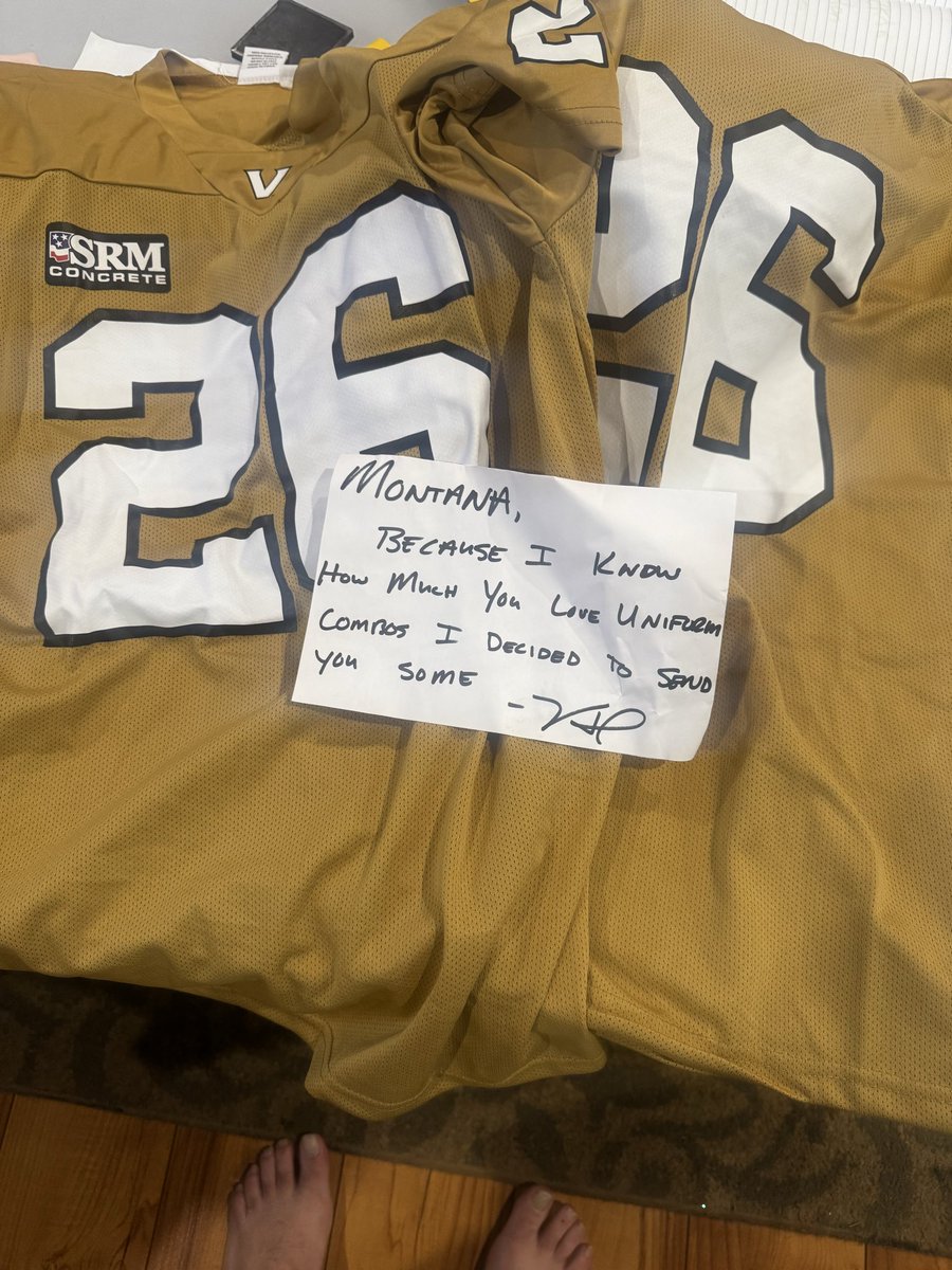 Vandy_Montana's tweet photo. Thanks to @VandyFan__ I have some new threads. What can I say I love jerseys! https://t.co/rPZ2Uv6PtE