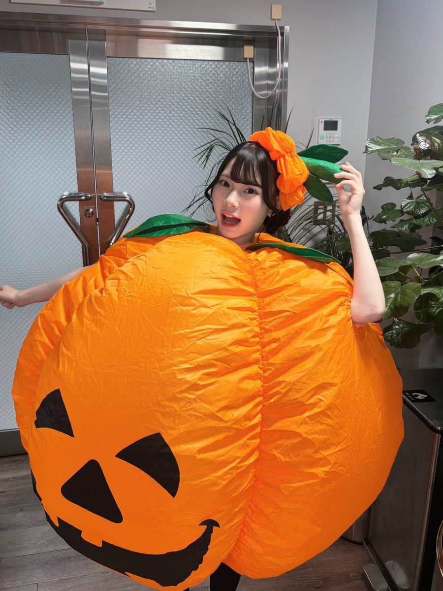 shui_KLM0418's tweet photo. おそよーーーーう🪿🪿

10月ももうすぐおわるねーーー
あっという間すぎるよ🎃💦

今日の21時からハロウィンオン特先着販売が始まるからみんなチェックしてね♡♡

ちなみにしゅいの仮装のヒントは、
【🪽🤍🏹】みたいな感じかな〜〜♩♩
まあとにかくかわいいからみんな絶対ゲットしてね^_-

 #カワラボメイツ  #佐藤朱緋