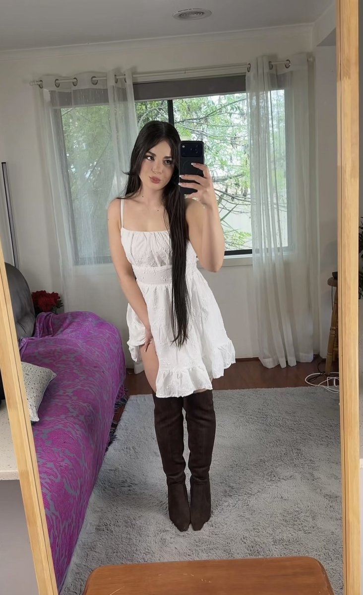 SpiceyMuffinnn's tweet photo. Do you like this dress on me? 🤔🤍 https://t.co/6B5EVQrcD6