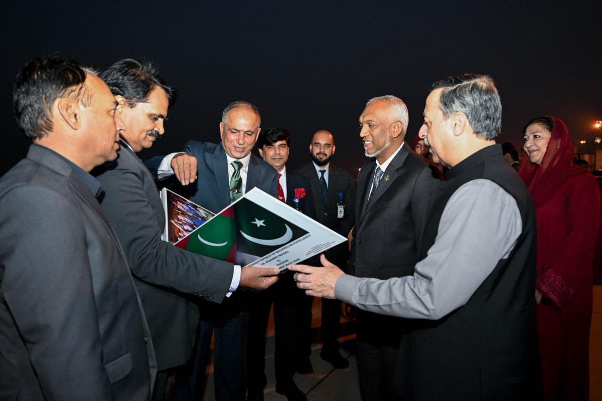 presidencymv's tweet photo. His Excellency President Dr @MMuizzu and First Lady @sajidhaamohamed conclude a successful State Visit to Pakistan, held at the invitation of His Excellency Prime Minister @CMShehbaz, marking 60 years of diplomatic relations between the Maldives and Pakistan.

The visit strengthened longstanding ties, advanced bilateral cooperation through key MoUs, and opened new avenues for trade, investment and economic partnership, reaffirming the shared commitment to deepening cooperation across areas of mutual interest.

#MaldivesPakistan