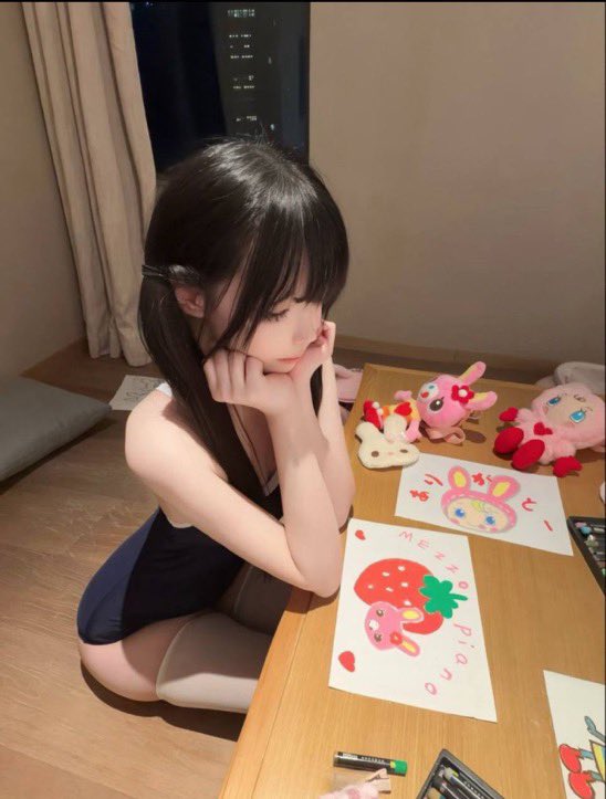 znackwhe9zvr's tweet photo. 现在是早上9:38分，睡醒了

有人想要锐评一下我16岁的福嘛  

（拒绝人机）赶紧看，我要删了  

真没有🚪   流言111我真给呀 https://t.co/ZKEr40D81e