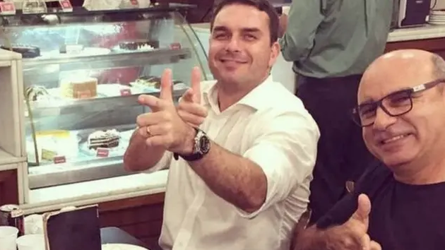 JorgeFr38449067's tweet photo. @ThiagoResiste Marçal levou pé na bunda e foi chutado da campanha do encosto. SERÁ VERDADE? Essa gente mente que nem sente. Ontem ia ser Ministro #8MilhoesDeSoldadosDoLula @_janoninho_fc #FlavioMiliciano https://t.co/HnIA78YI50