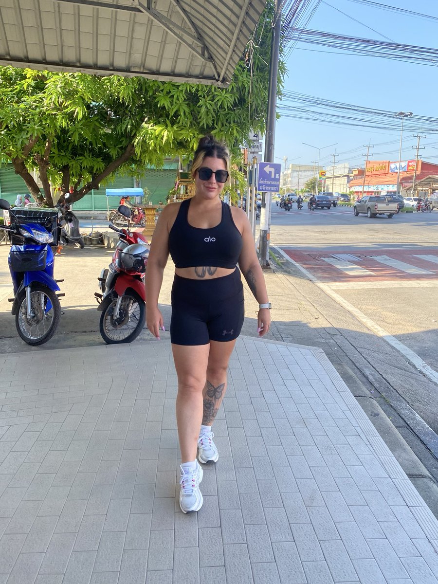 bratgalrhirhi2's tweet photo. Hottest brat abroad findom ❤️ https://t.co/oQMpzibSJv