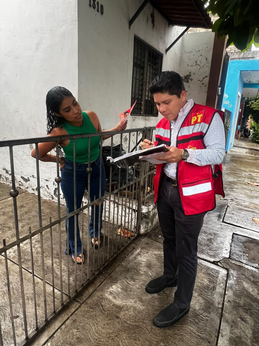 vitorres955's tweet photo. Detrás de cada puerta hay una historia de esfuerzo que merece ser escuchada. Caminar nos enseña más que cualquier informe de oficina. ¿Qué es lo que más necesita tu colonia hoy?
#Colima #SeguimosTrabajando #PartidoDelTrabajo #escuchando https://t.co/uGtT4788hX