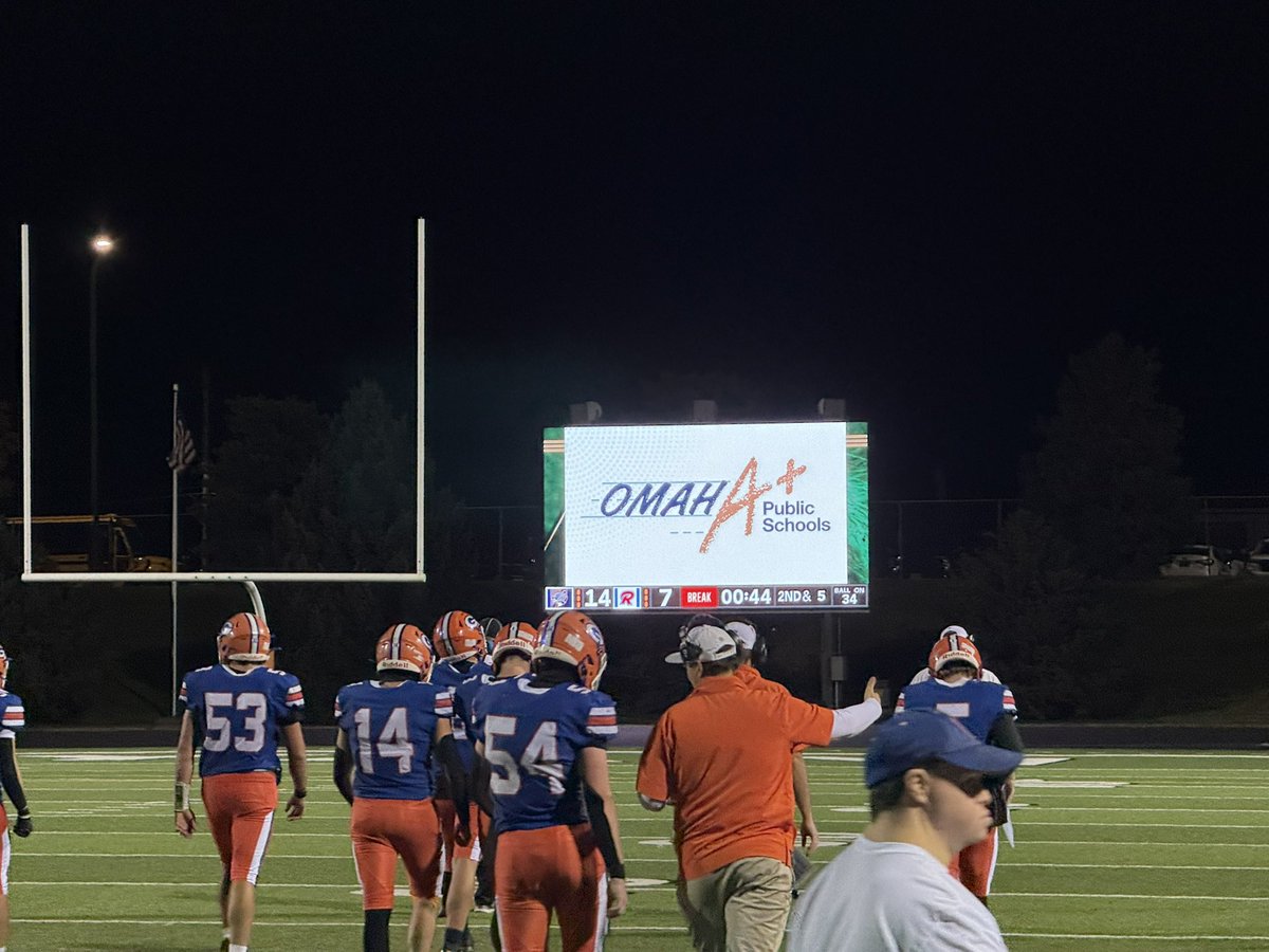 WiredAxcess's tweet photo. @ralstonramfb @GrossCatholicFB @KSkryja71665 @CarterPovondra_ @SinnottsSandBar @SidelineAxcesBP @steepintheseats @cadestix16 @Killa_Keller5 End of 3Q

Rams 7
Cougars 14

Talk about a game digging in deep as we get ready for 4th both teams moving and finding their opportunity. 

#NEBPreps #PlugNPlay #NEBRASKA https://t.co/z4MNhqGDmc