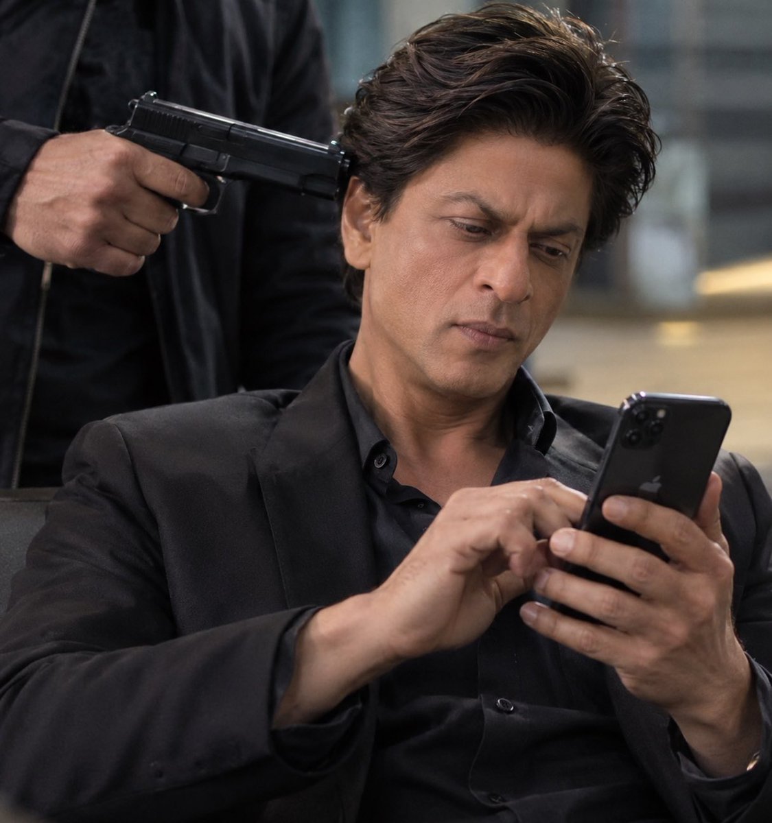 iamandy1987's tweet photo. @iamsrk @AmitShah SRK while typing this: https://t.co/jAstNnsTYa