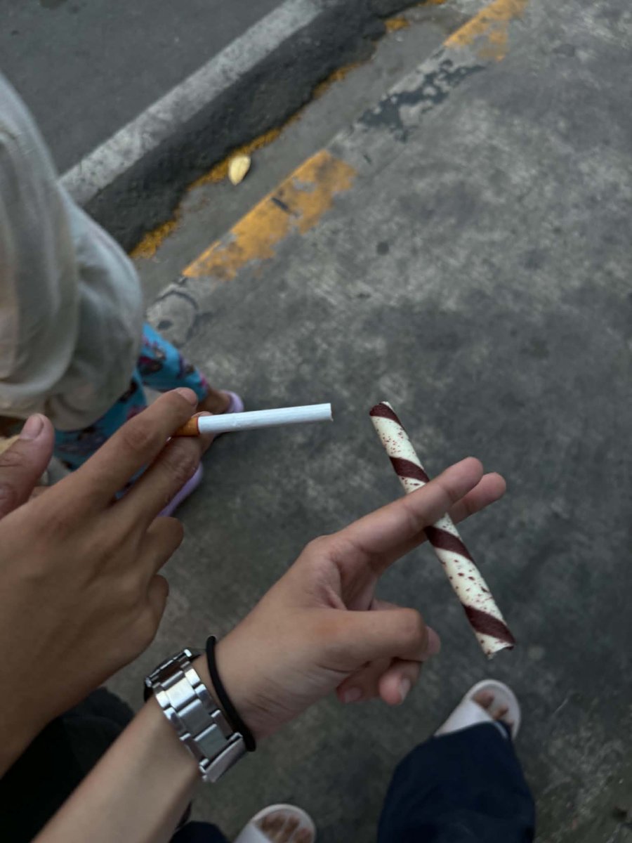 poison_aivi_'s tweet photo. "Isang stick po" #yositwt https://t.co/J1cM1Fss40