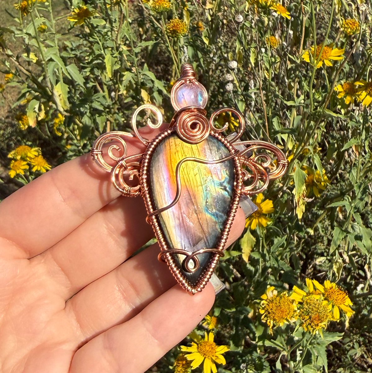 mildhippie's tweet photo. Rainbow moonstone &amp; pink opal and rainbow moonstone &amp; labradorite dragonfly fairies will be on my shop tomorrow 5pm est 🧚 https://t.co/vOt26awgow