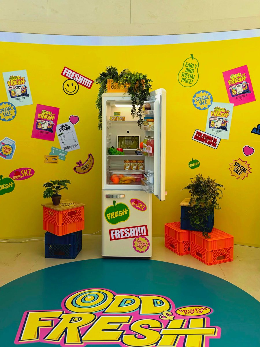 momstaylatam325's tweet photo. 1ra Parte de las fotos del POP-UP «ODD&amp;FRESH» DE STRAY KIDS 🛒✨
¿Un supermercado lleno de Stray Kids?
«ODD&amp;FRESH», una tienda pop-up experiencial presentada por KREAM y Stray Kids, llega a «YOSAE», la tienda insignia de KREAM en Dosan. #StrayCity #Stay #Skz #SkzStay #OddandFresh https://t.co/ynq3ClKDav