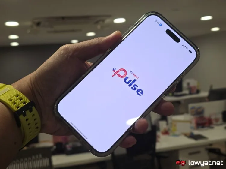 LowyatNET's tweet photo. Loke: Local Developers Encouraged To Build Navigation Apps Using Open Transport Data

https://t.co/MfJU4uN18Z https://t.co/1Xo9C6dECJ