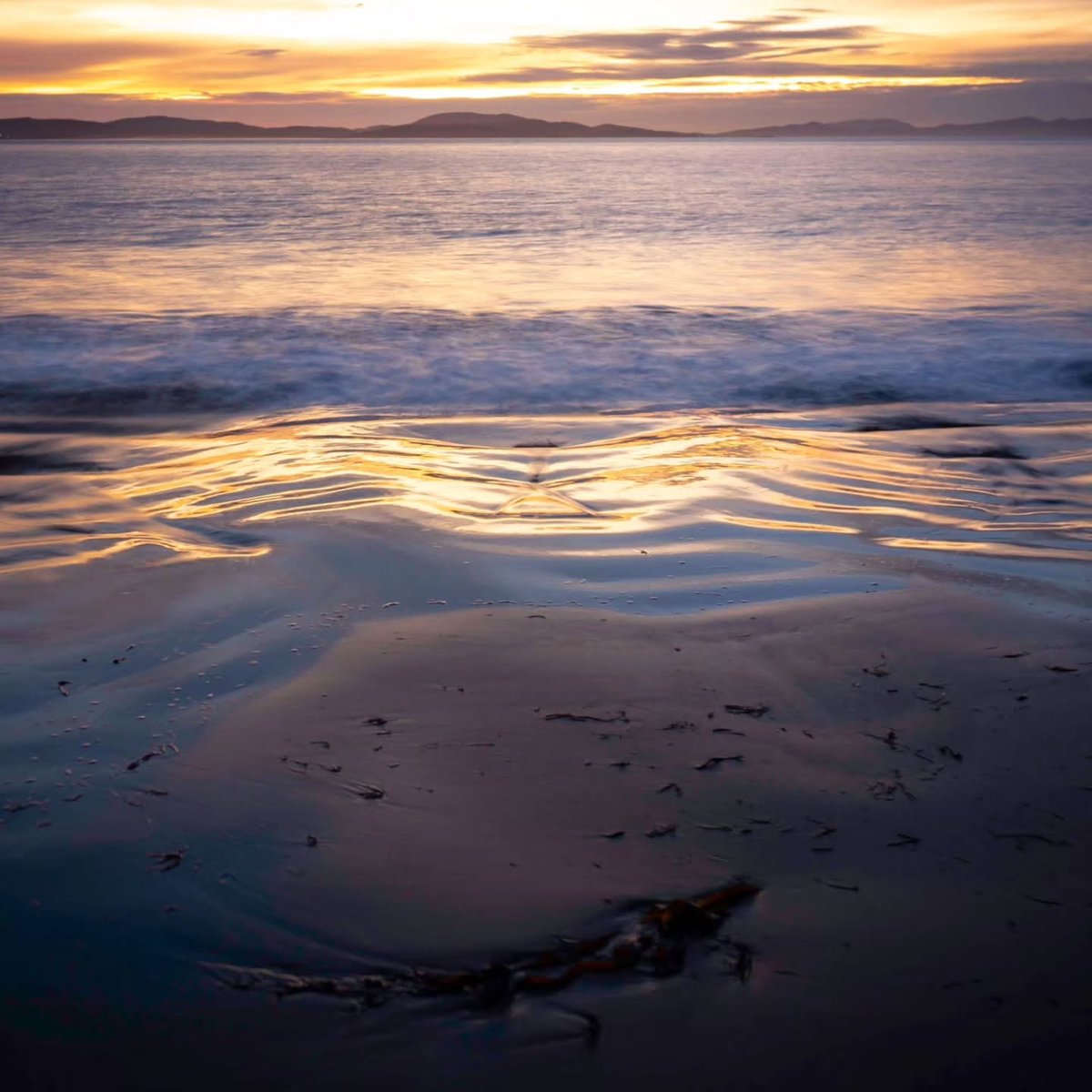 AnnaNlWhitakoL2's tweet photo. Dawn at Lauderdale Beach. https://t.co/yAOR6IogIQ