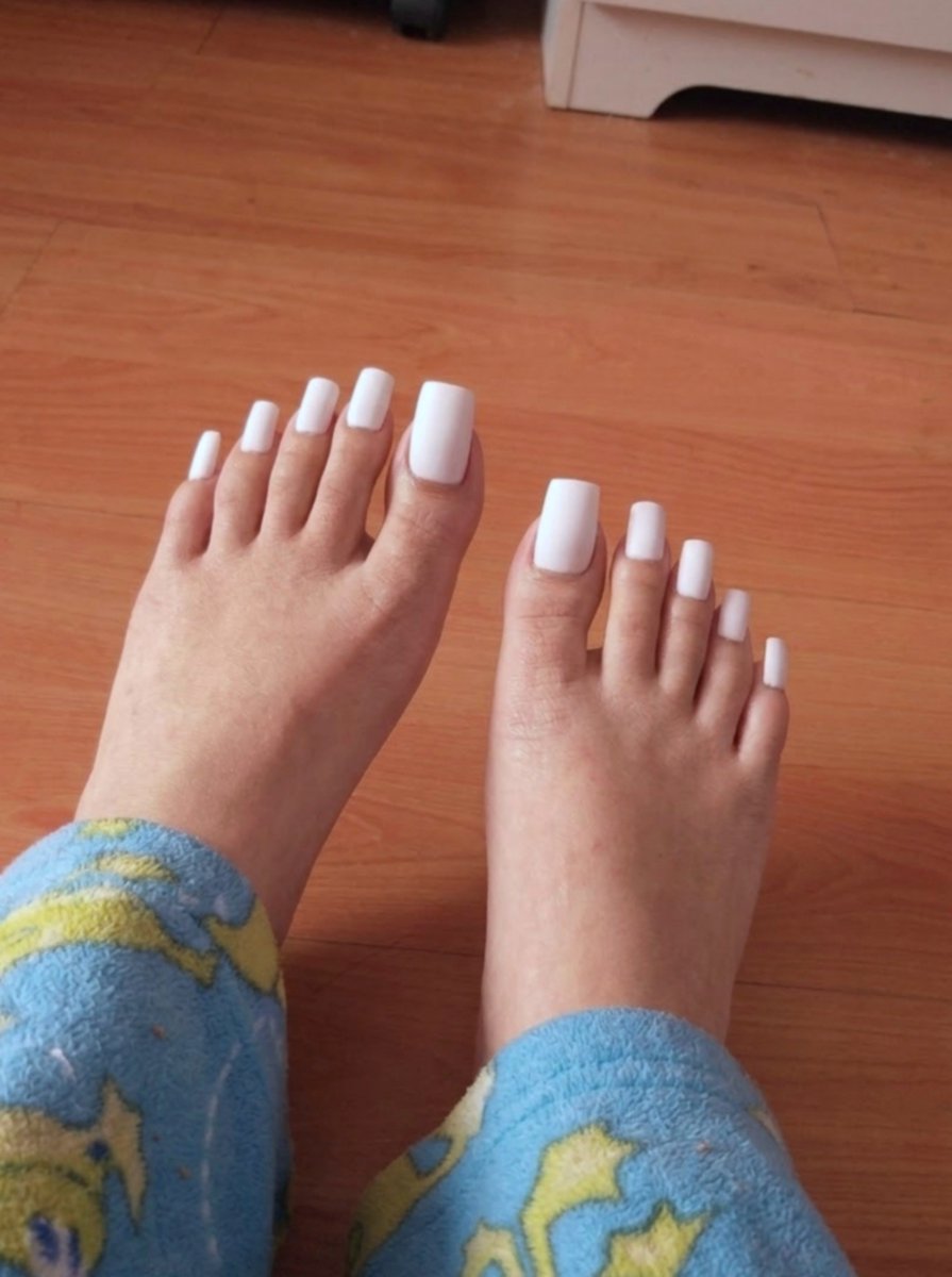 DaniButtBunny's tweet photo. Getting longer every day🥺✨ do you like them white? 🤍
#femboy #longtoenails #footfetish #toes https://t.co/31lengRdmD