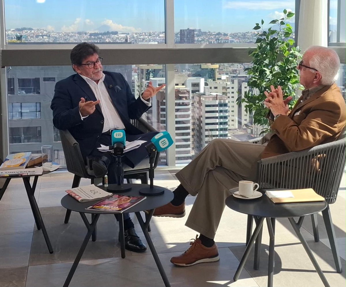 CarlosVerareal's tweet photo. Sin entrar en caso específico de hoy, Abelardo Pachano se pronuncia sobre el combate al narcotráfico y sus aliados:22h00 @Vera_ASuManera grabado en Quito . https://t.co/420VZRtwVH