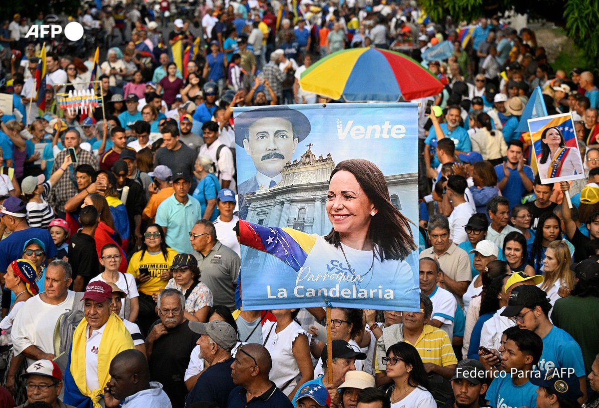 AFP's tweet photo. Supporters of Venezuelan opposition leader and Nobel Peace Prize winner Maria Corina Machado rally in Caracas to demand her return to the country and participation in talks towards a democratic election

📸  Federico Parra https://t.co/Q6sDnf6hv3
