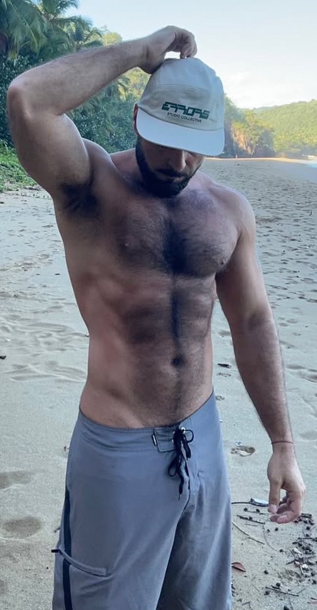 curatedhotties's tweet photo. Curated hairy chest 🥵💦 https://t.co/8hz6WfmLcE