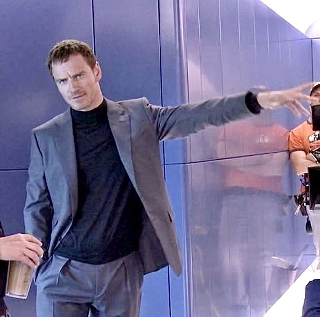 fabledfool's tweet photo. Can Charles Xavier fight?? https://t.co/vUyARAw4kq