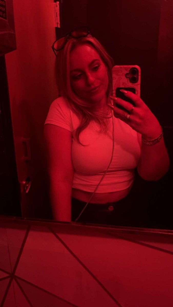 RealityByAshley's tweet photo. Went to The Commodore a place Shep co-owns. Vibes. #BravoFanFest https://t.co/S9tsCdqBYI