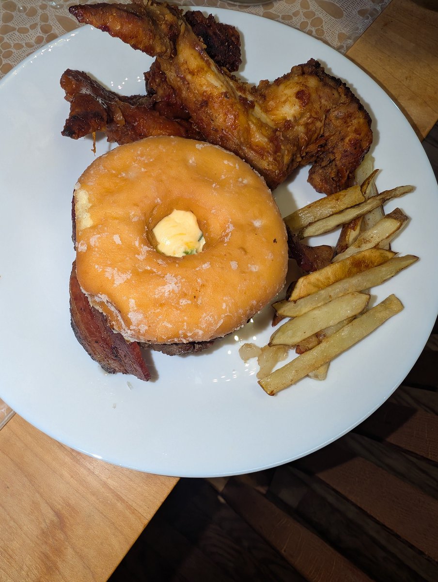 LexShortBread's tweet photo. INT BAIT •°•

What's the oddest food/meal you've eaten? 

Mine has to be this donut burger my mom made me with sweet chicken wings a couple years back https://t.co/fm7DMwmQow