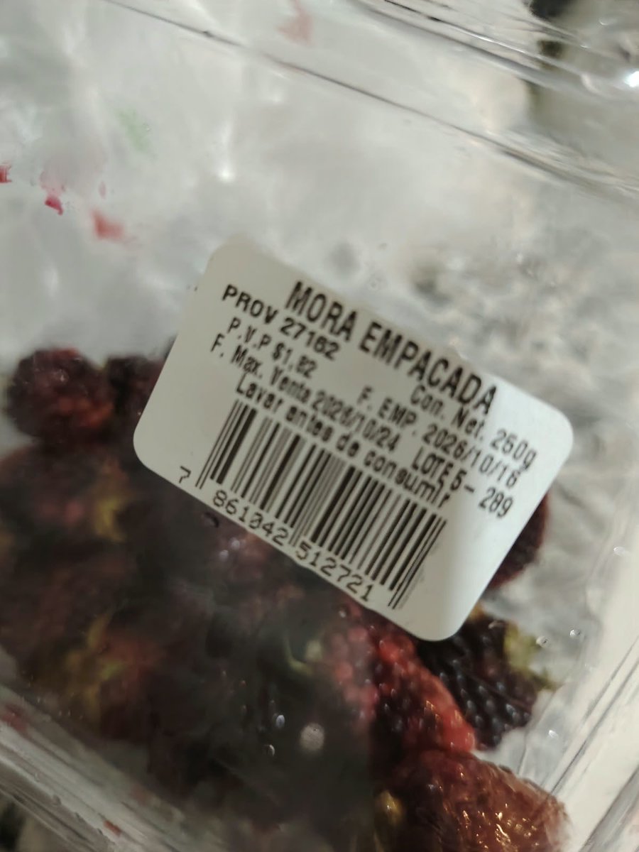 Alerta24Ec's tweet photo. #denunciaciudanada 
Un usuario denuncia haber comprado moras en Supermaxi y le ha venido con moho. https://t.co/zlNq1zLHif